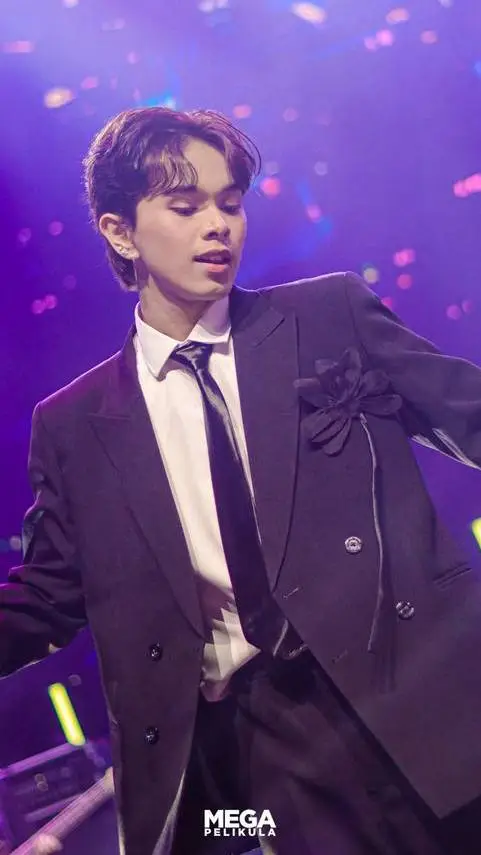 ai character: ETHAN DAVID  background