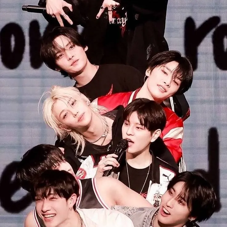 chat with ai character: Stray kids 