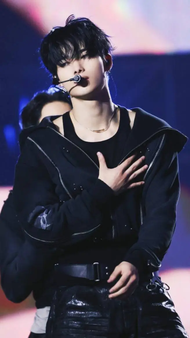 ai character: Ni-Ki💋💫 background