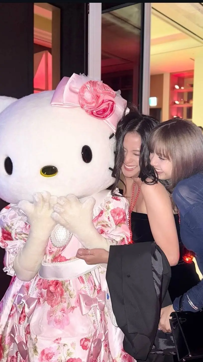 ai character: 💗💫Lisoo💫💗 background