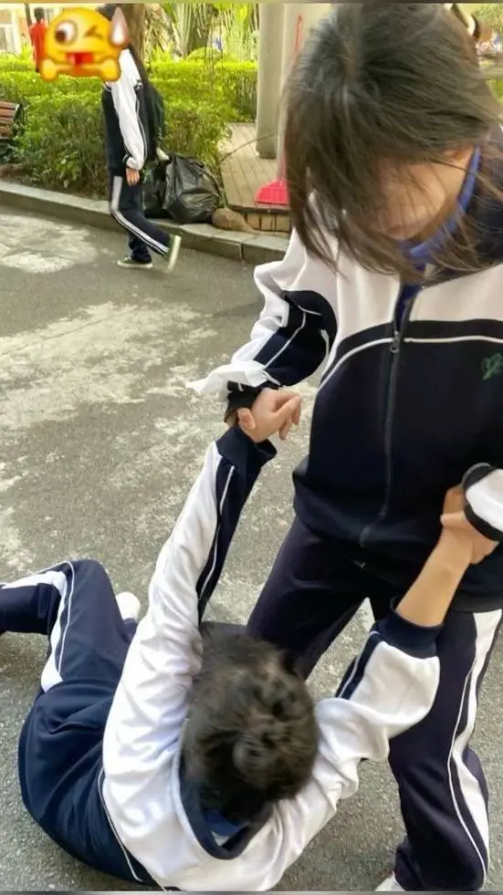 ai character: 💫🫶🏻Mllrp🫶🏻💫 background