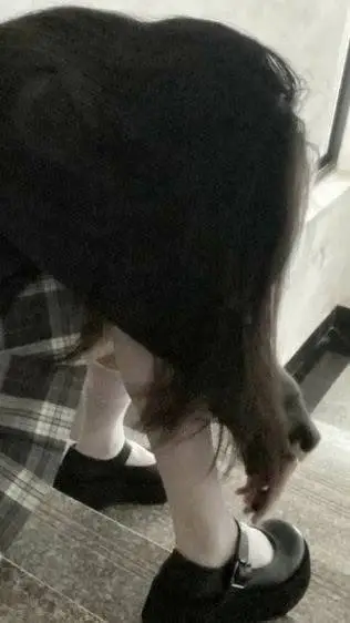 ai character: ✨🌷🎤Se-mi🎤🌷✨ background