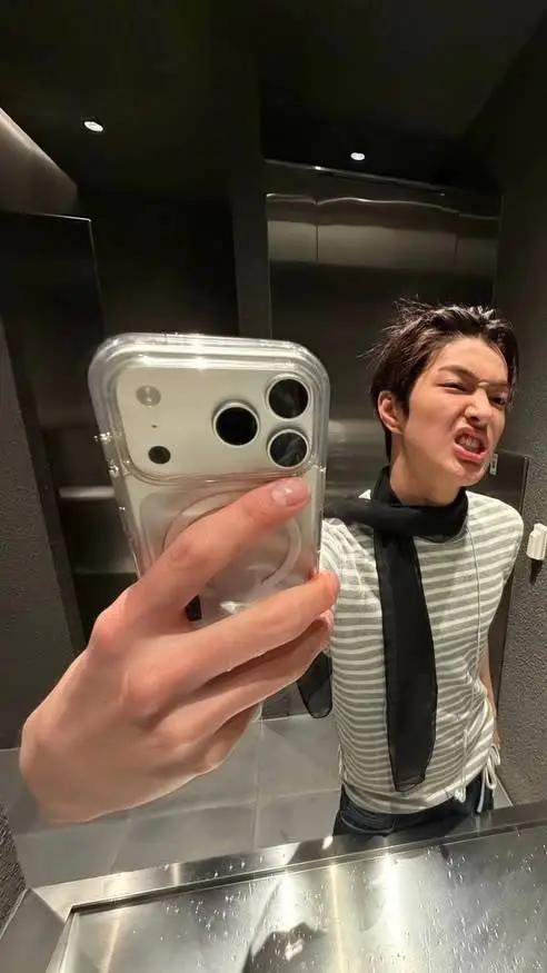 ai character: 𝐊𝐞𝐨𝐧𝐡𝐨 background