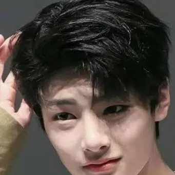 chat with ai character: Yang Jeongin