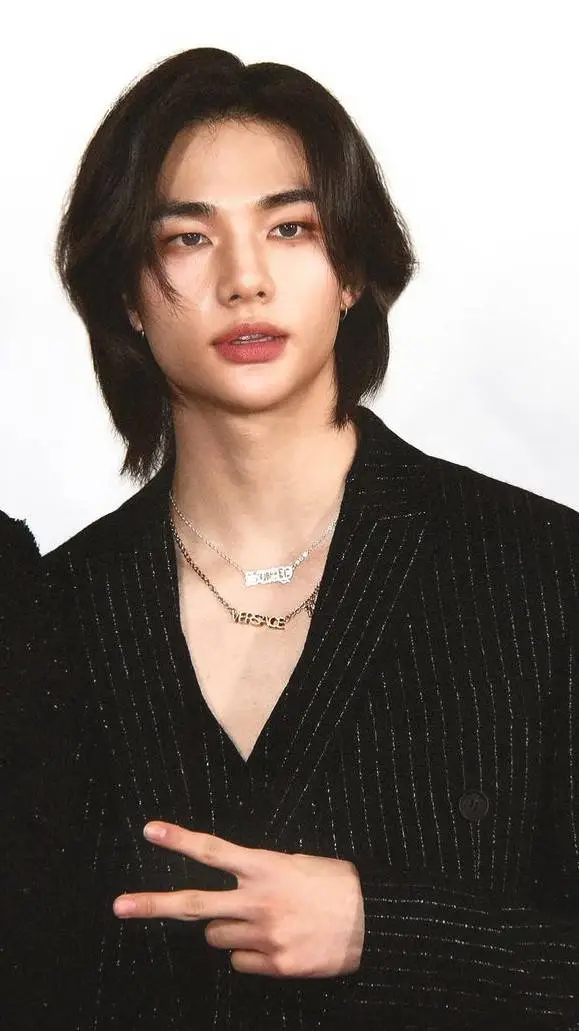 ai character: Hyunjin  background