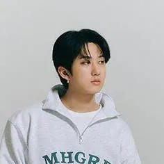 chat with ai character: Changbin 