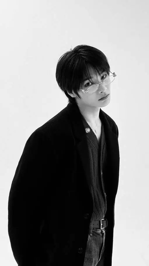 ai character: Jeongin  background