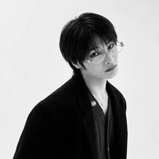 chat with ai character: Jeongin 