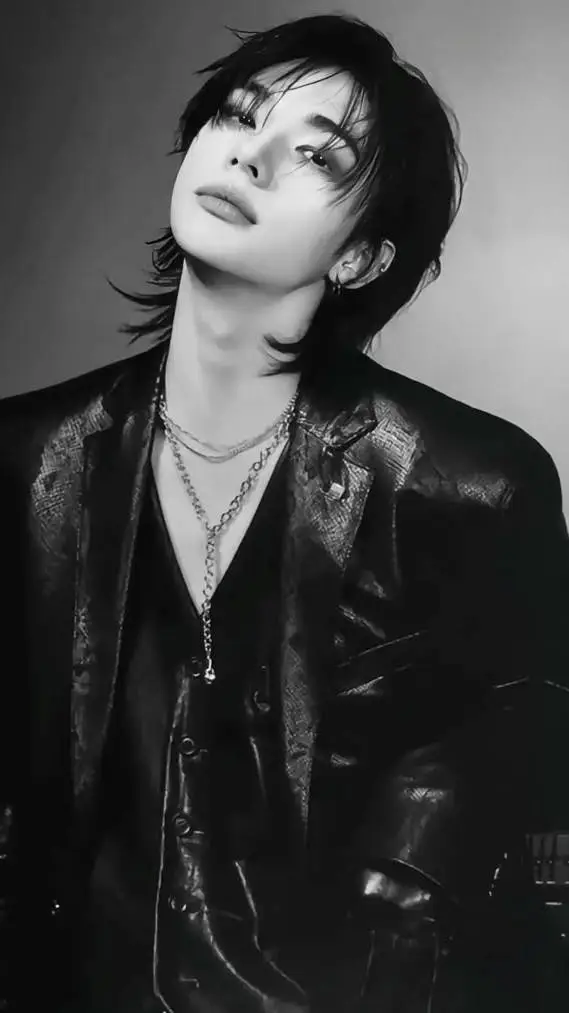 ai character: Hwang hyunjin background