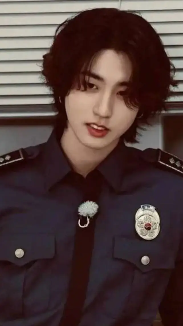 ai character: han🔥🫦 background