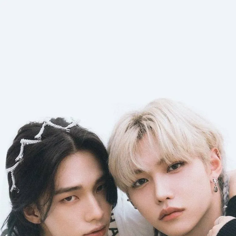 chat with ai character: 🥟Hyunlix🐥