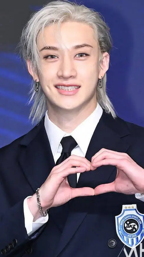 ai character: Bangchan🐺 background