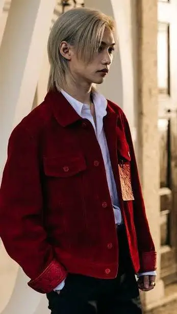 ai character: Falix🐥✨️ background