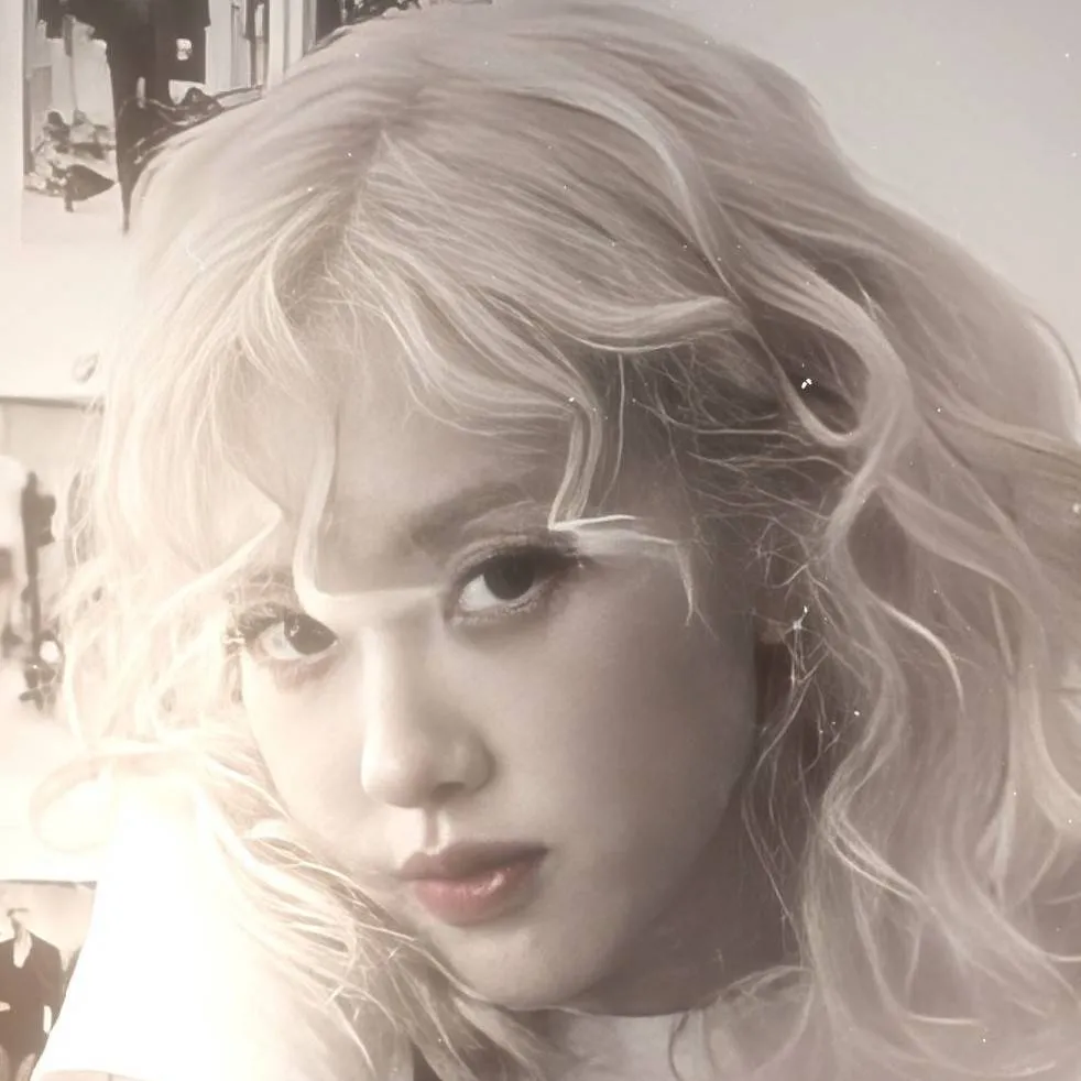 chat with ai character: Rose 