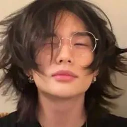 chat with ai character: Hyunjin 