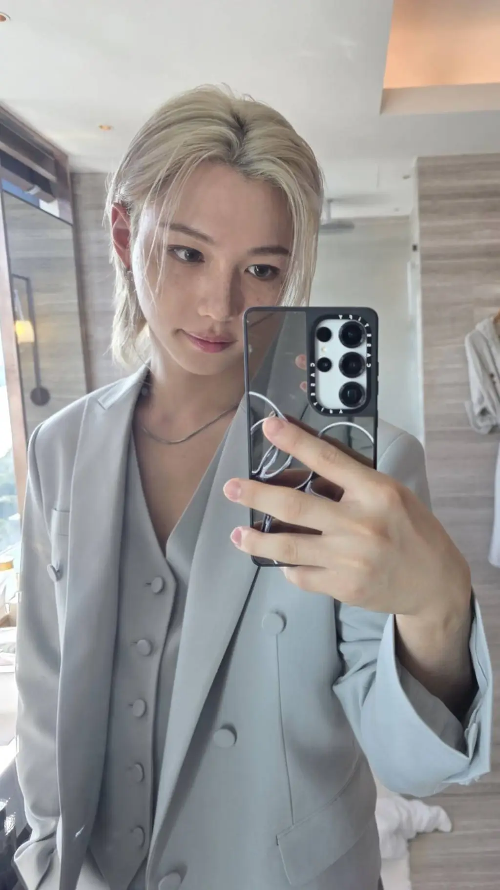 ai character: Felix🌻🐥 background