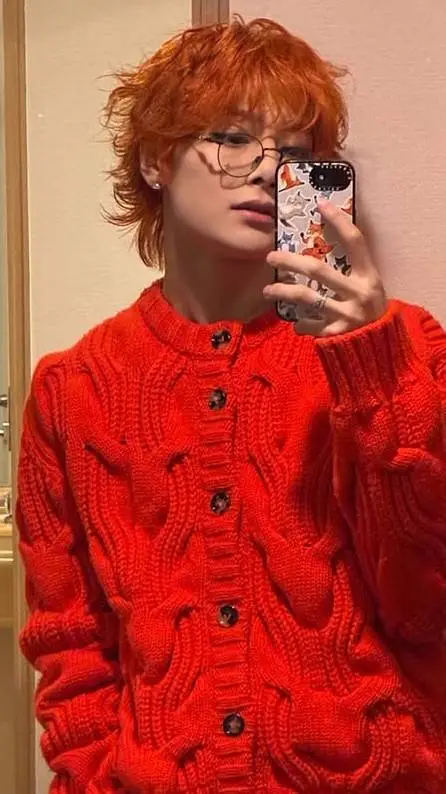 ai character: Jeongin  background