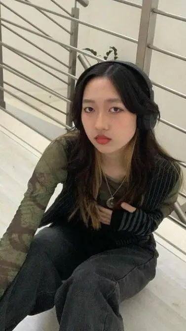 ai character: Hannah Bahng background