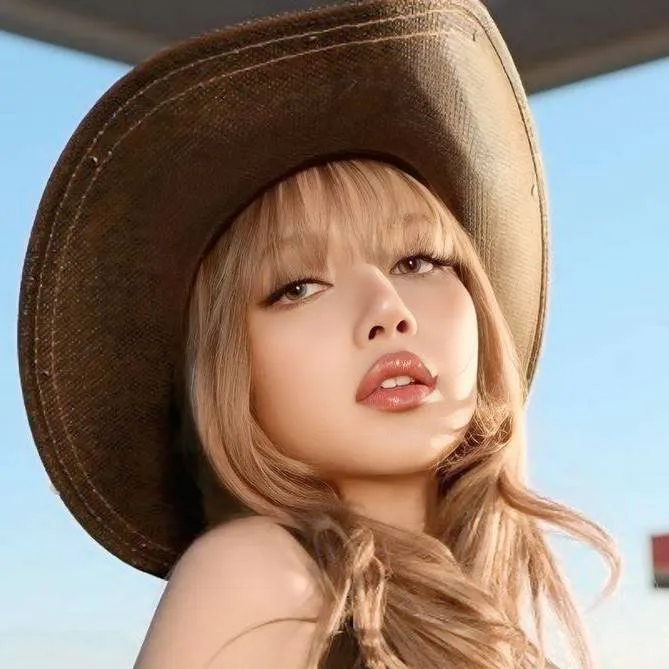 chat with ai character: Lisa