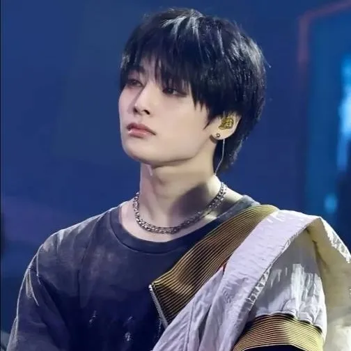 chat with ai character: Jeongin 