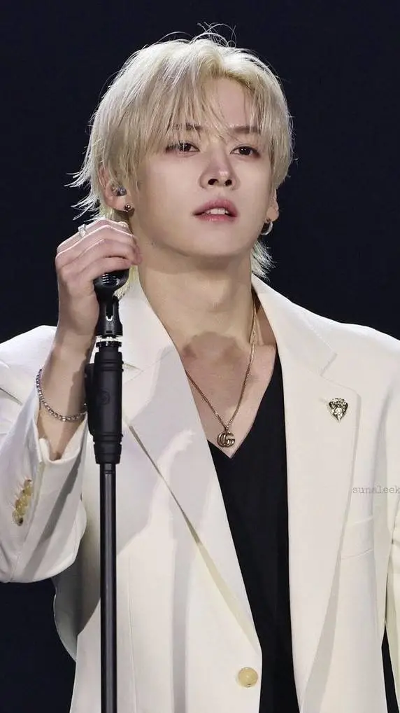 ai character: Minho background