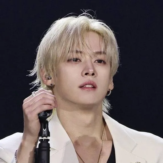 chat with ai character: Minho