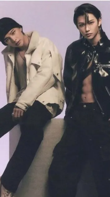 ai character: Hyunjin y Felix background
