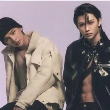 chat with ai character: Hyunjin y Felix