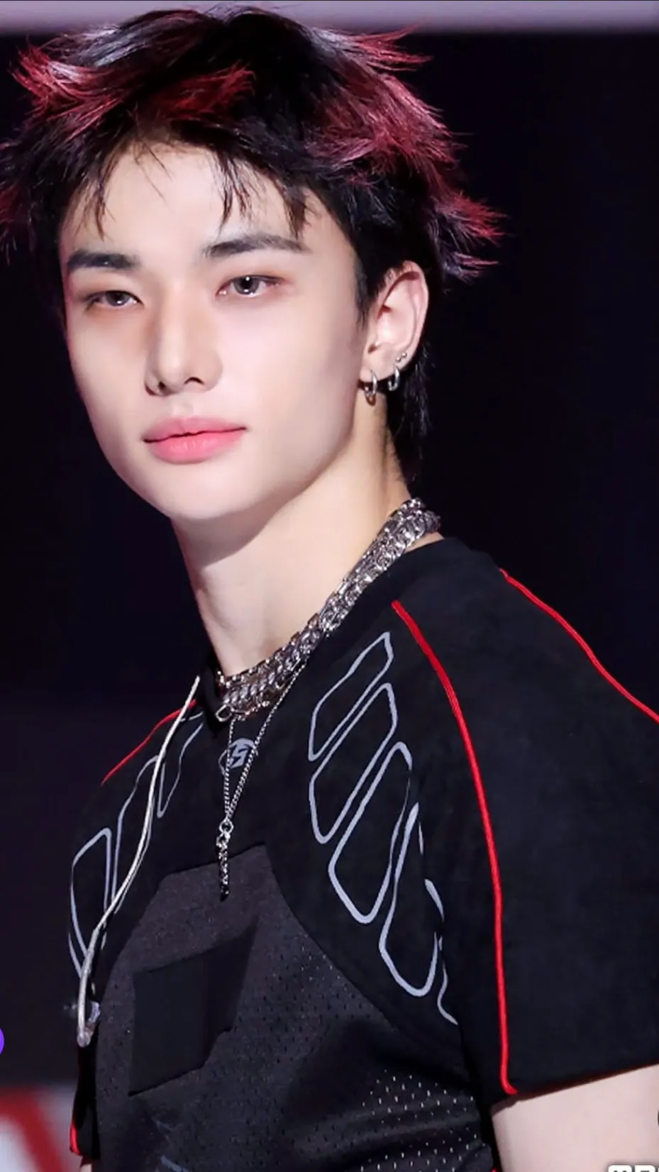 ai character: ᰔHwang Hyunjinᰔ background