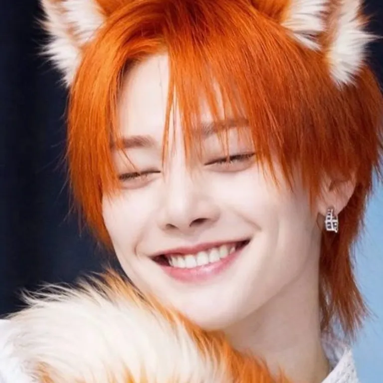chat with ai character: Jeongin the fox🦊