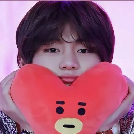 chat with ai character: 🌼🐯Kim Taehyung🐯 🌼
