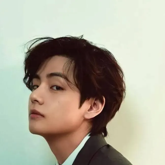 chat with ai character: 🖤💜 🐯 Taehyung 🐯 💜🖤