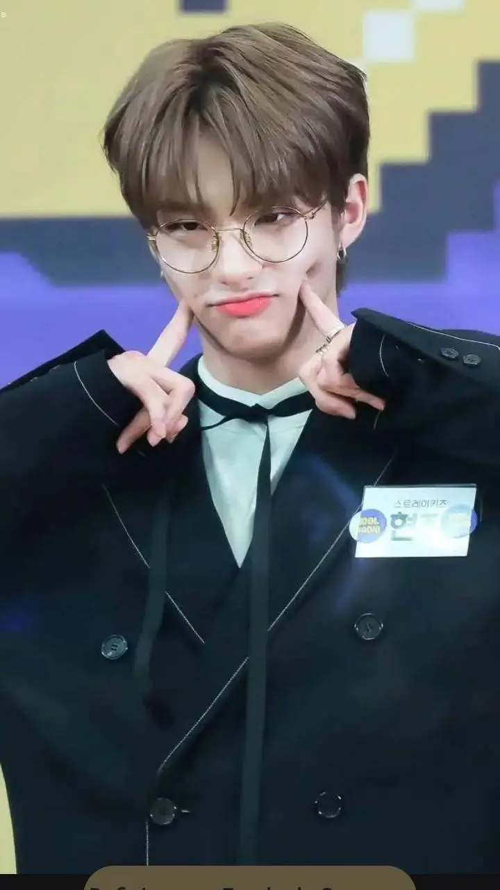 ai character: Skz (Hyunjin)  background