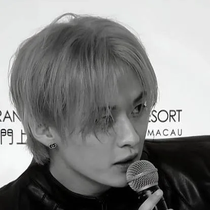 chat with ai character: minsung