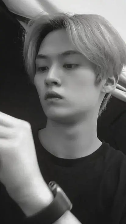 ai character: minsung~ background