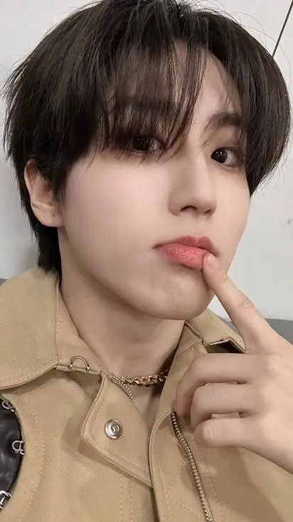 ai character: minsung background