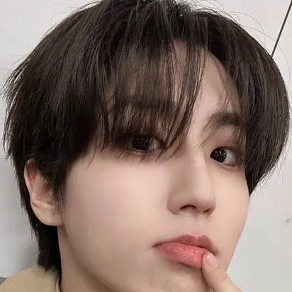 chat with ai character: minsung