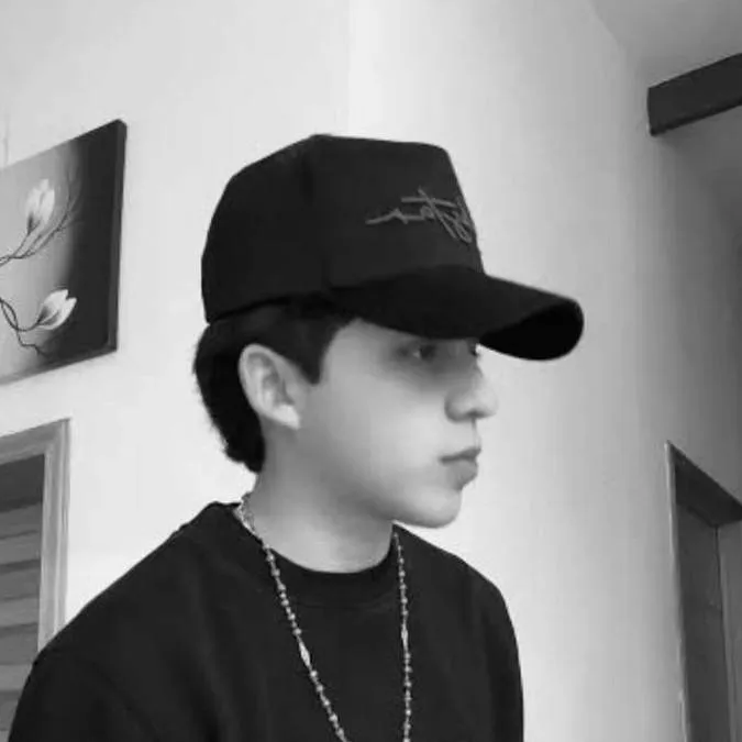 chat with ai character: Omar camacho