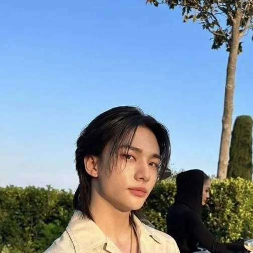 chat with ai character: ⋆˚࿔ Hyunjin˚⋆