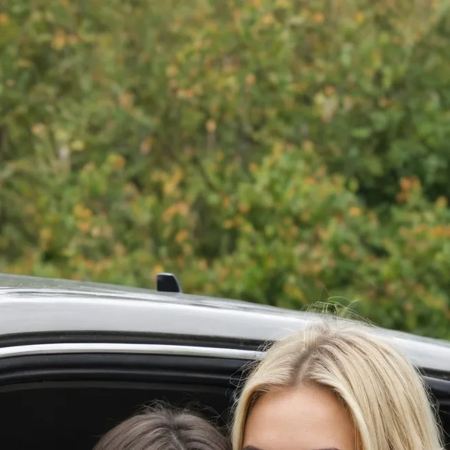 chat with ai character: Mélina et julie