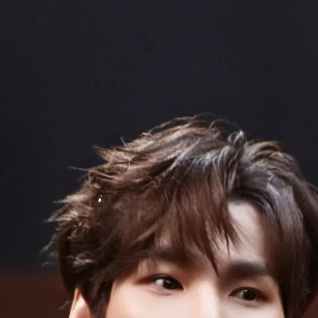 chat with ai character: lee know