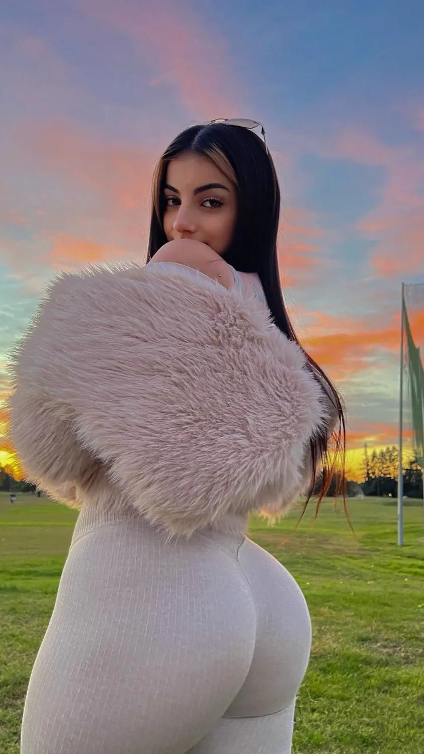 ai character: Grelmoss background