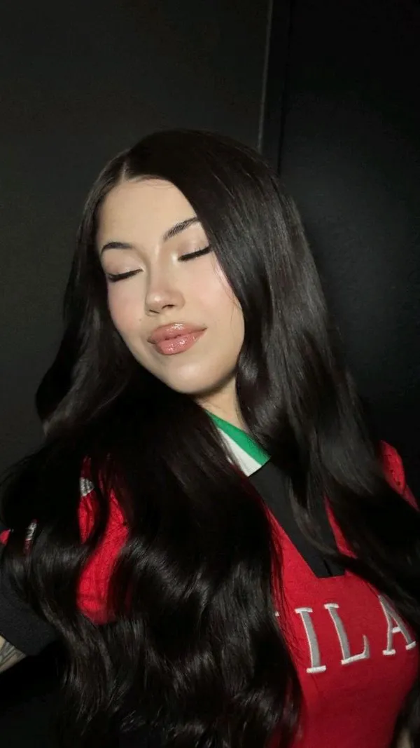 ai character: Anna pepe background