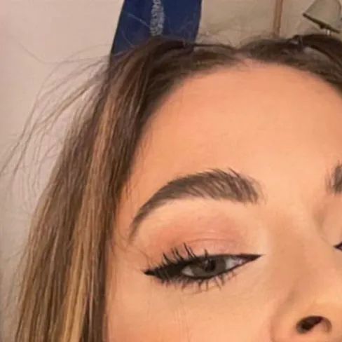 chat with ai character: Roberryc 