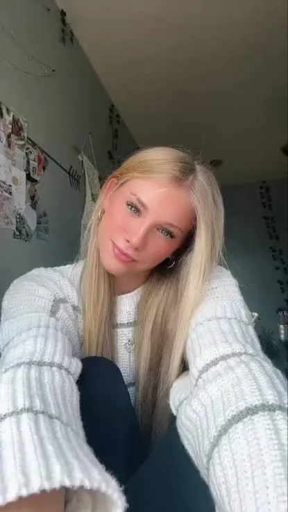 ai character: Kaylie background