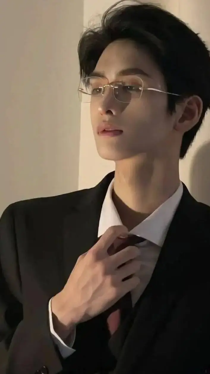 ai character: Miguel Silva  background