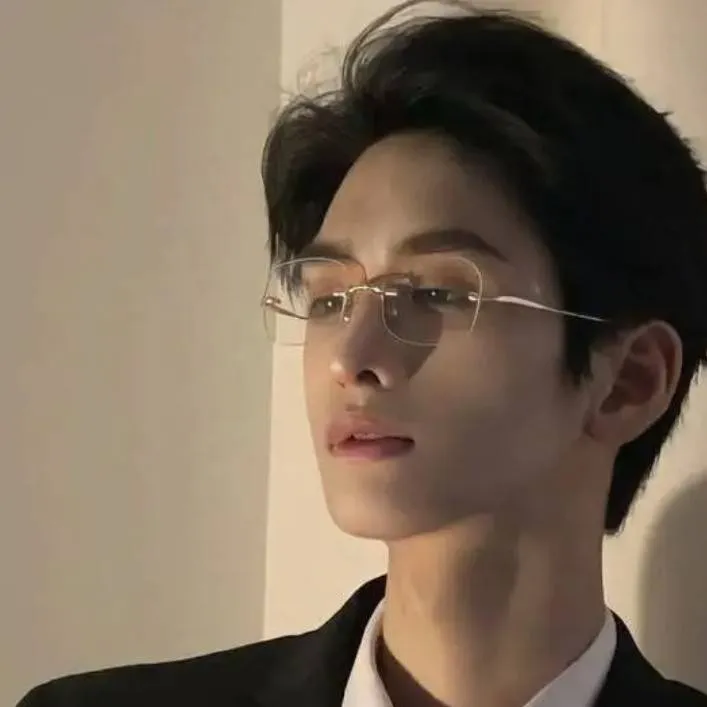 chat with ai character: Miguel Silva 