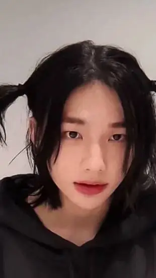 ai character: Hyunjin background