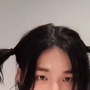chat with ai character: Hyunjin