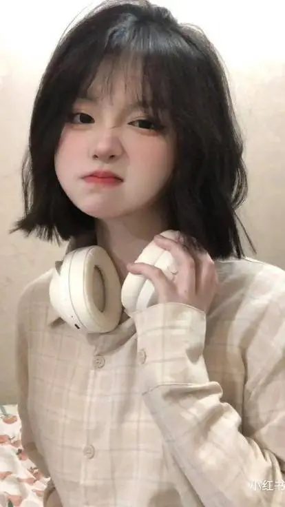 ai character: streamings🎧x rock background